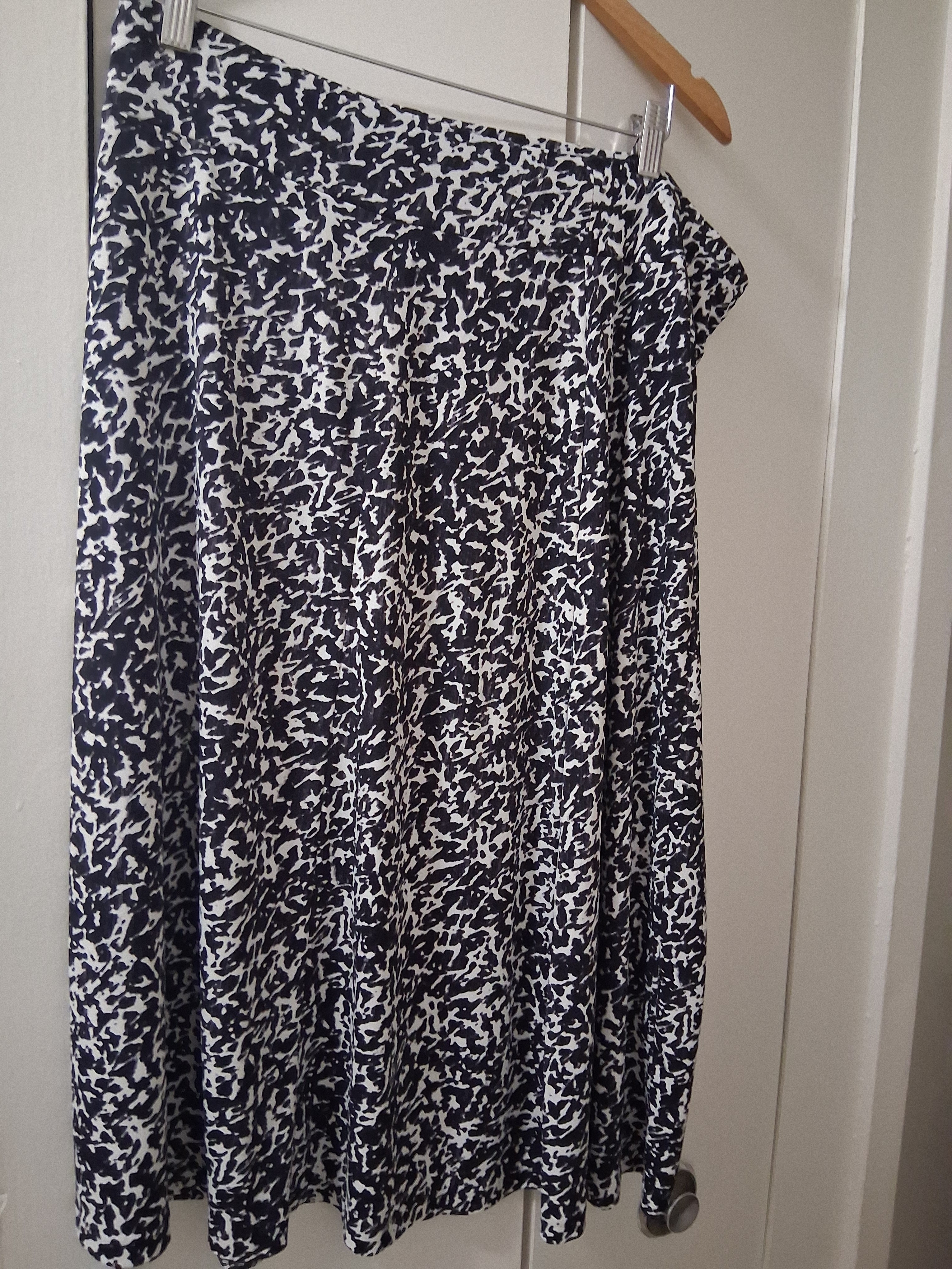 Jones Wear Black And White Animal Print Skirt Xl